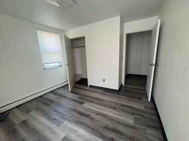 Main picture of 150 8th St SW