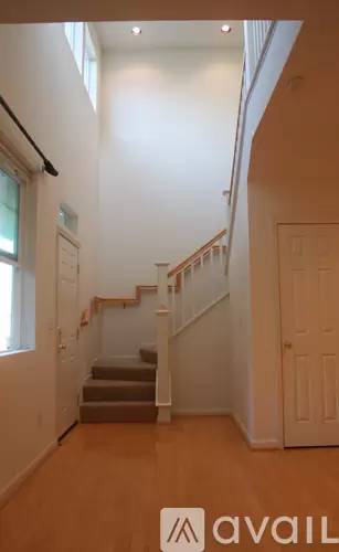 Main picture of 139 Windward Cmn