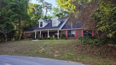 Main picture of 2221 Glenwood Ln