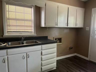 Main picture of 1917 S Riverview Cir