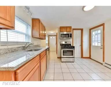 Main picture of 27 Pine St