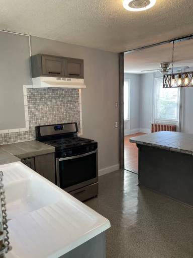 Main picture of 635 N Division St