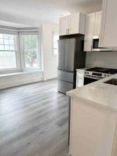 Main picture of 2440 Market St