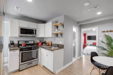 Main picture of 1002 W Fayette St