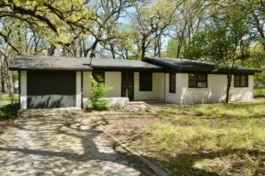 Main picture of 920 Red Bud Dr