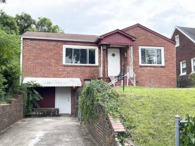 Main picture of 1637 8th Ave W