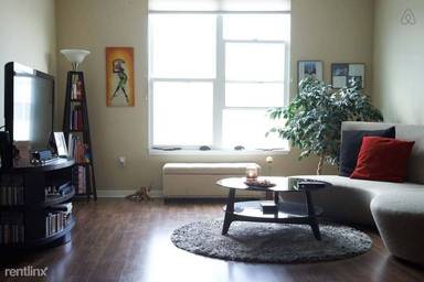 Main picture of 318 W Carrillo St
