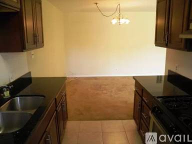 Main picture of 1487 Reeves St