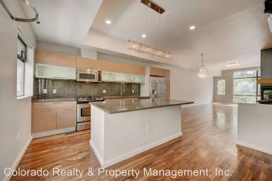 Main picture of 2335 Walnut St