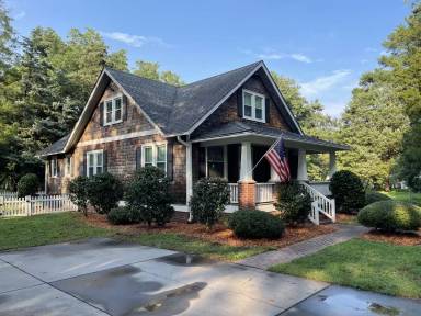 Main picture of 3408 Seneca Ave