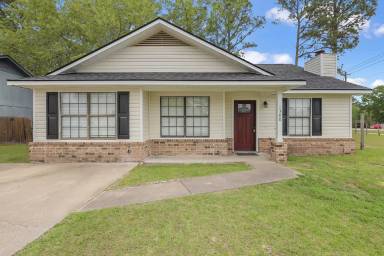 Main picture of 1300 Forest Lake Dr