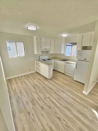 Main picture of 739 W 1st Ave