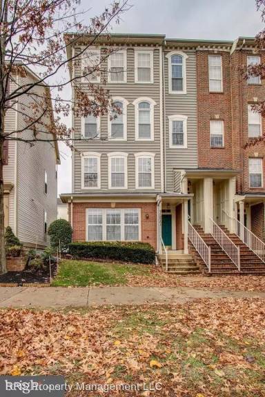 Main picture of 725 Main St