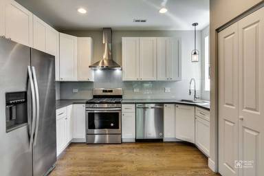 Main picture of 3565 W Wolfram St