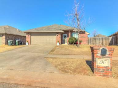 Main picture of 2321 Blue Jay Dr
