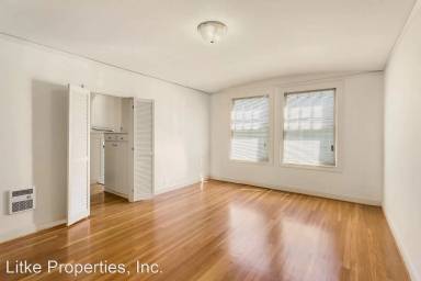 Main picture of 2285 Bay St
