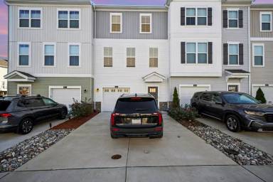 Main picture of 423 Honeyberry Ln