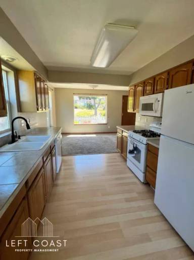 Main picture of 6965 Salal Ave