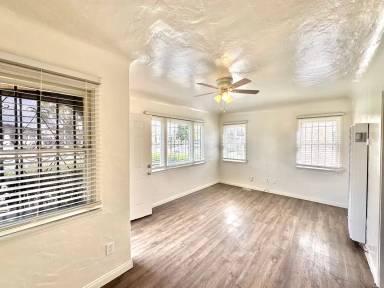 Main picture of 3829 National Ave