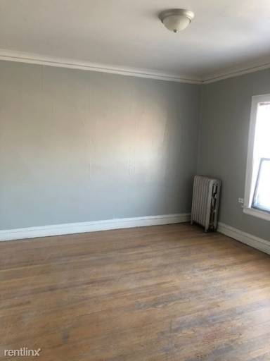 Main picture of 7505 S Ridgeland Ave