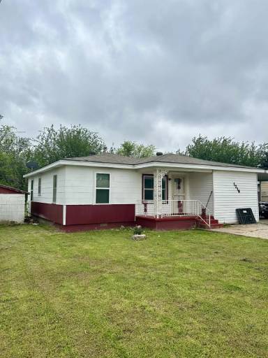 Main picture of 1216 NE 68th St