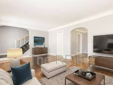 Main picture of 4196 Buckingham Ave