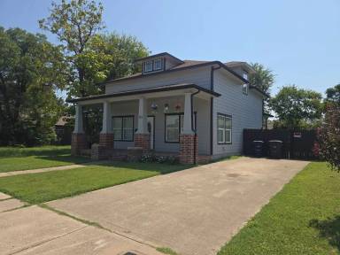 Main picture of 922 E Dashwood St