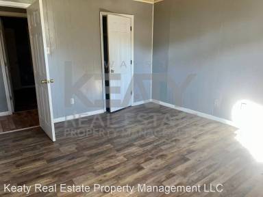 Main picture of 100 Sternberg Dr