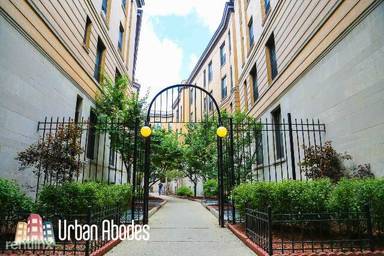 Main picture of 428-438 W Belden Ave