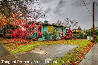 Main picture of 4321 NE Campaign St