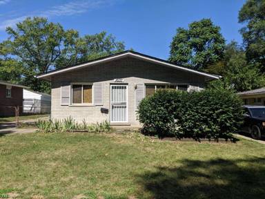 Main picture of 16127 Riverview St