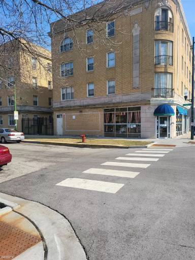 Main picture of 2445 E 72nd St