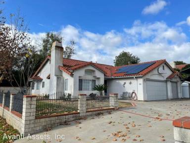 Main picture of 888 W Felicita Ave