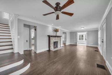 Main picture of 5545 Harrison St