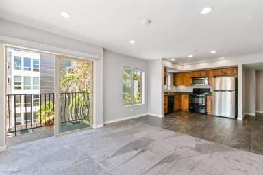 Main picture of 801 W Hawthorn St