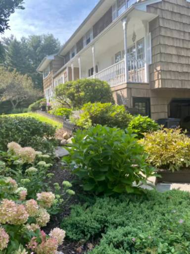 Main picture of 40 Beaver Brook Rd