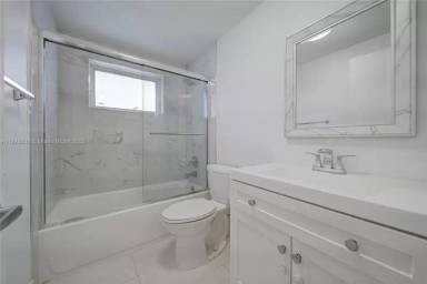 Main picture of 621 SW 99th Pl