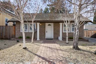 Main picture of 781 Elm St