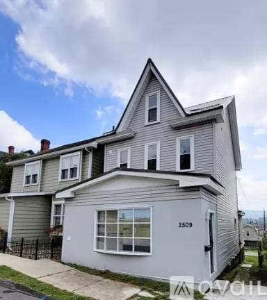 Main picture of 2509 Oak Ave