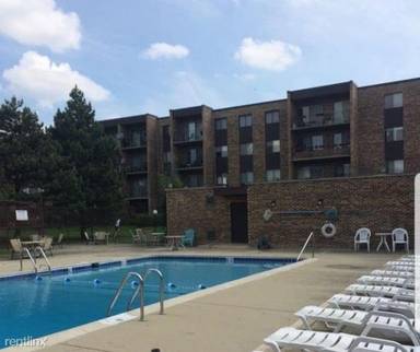 Main picture of 725 W Huntington Commons Rd