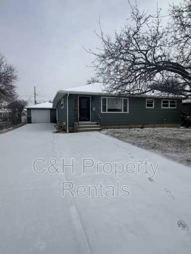 Main picture of 1017 25th St W