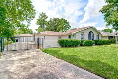 Main picture of 5703 S Braeswood Blvd