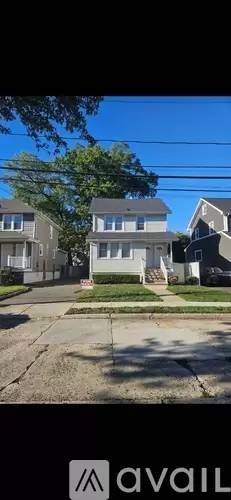Main picture of 30 Seneca Ave