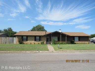 Main picture of 802 SE Brigadoon Way