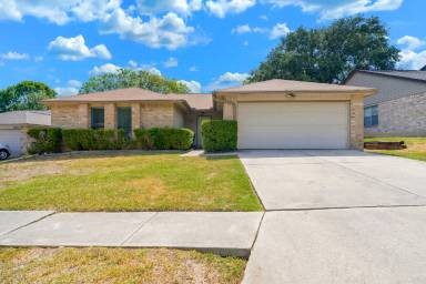 Main picture of 2613 Kingsland Cir