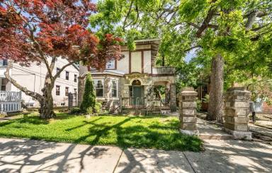 Main picture of 332 W Washington St