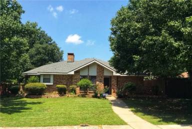 Main picture of 8679 Woodstream Dr