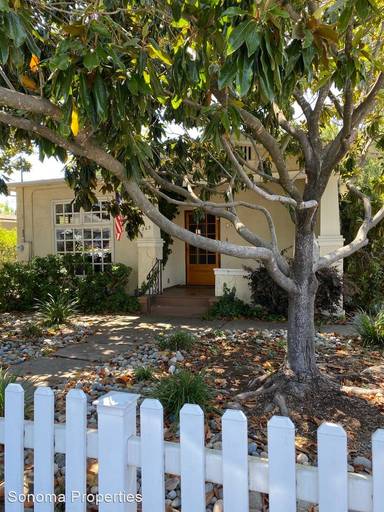 Main picture of 363 1st St W
