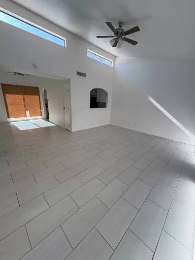 Main picture of 117 E King Rd