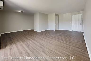 Main picture of 550 E Bledsoe St